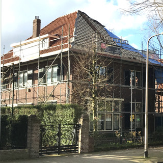 Het dak en het kozijn: voor & na